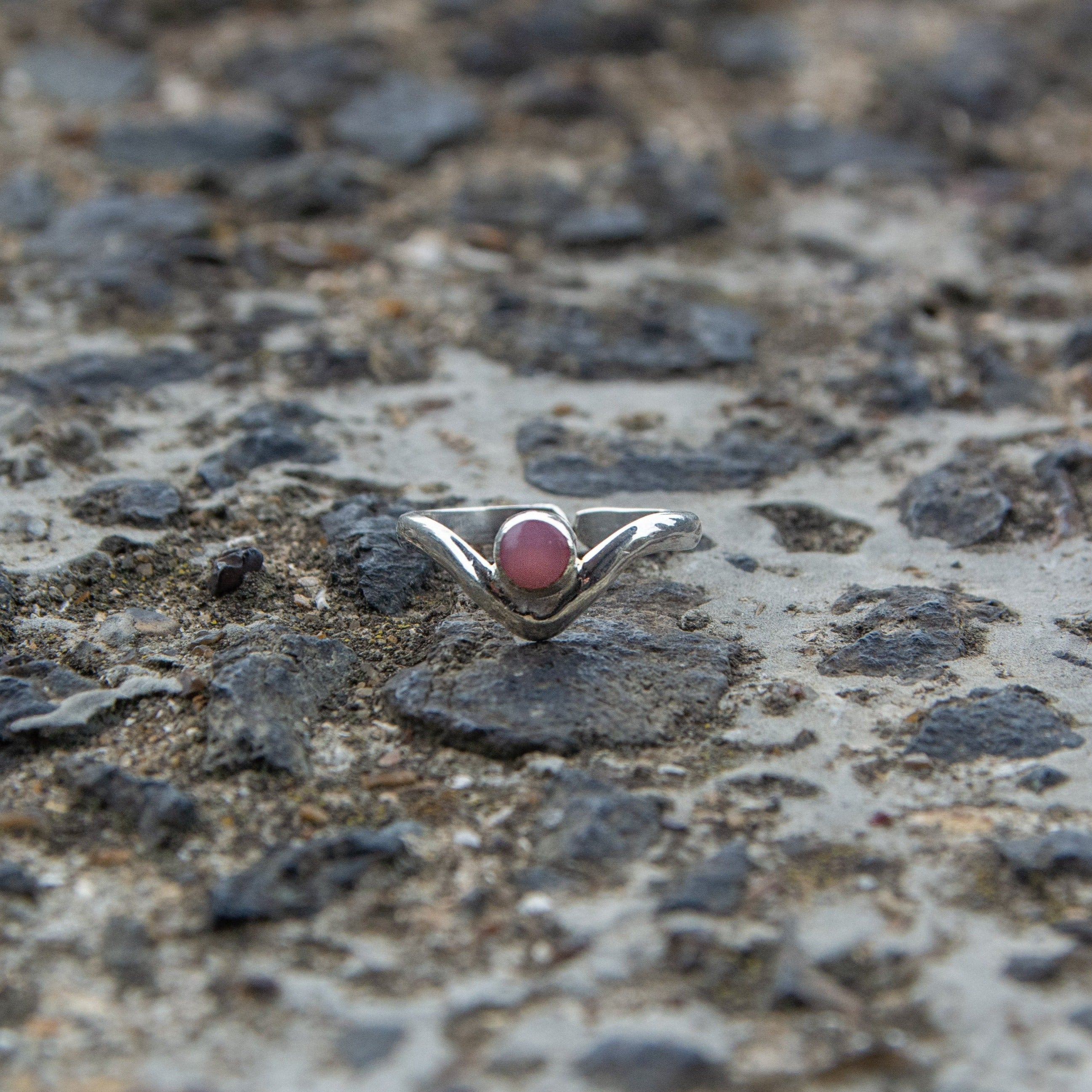 Peak Rose quartz and silver 950 adjustable ring