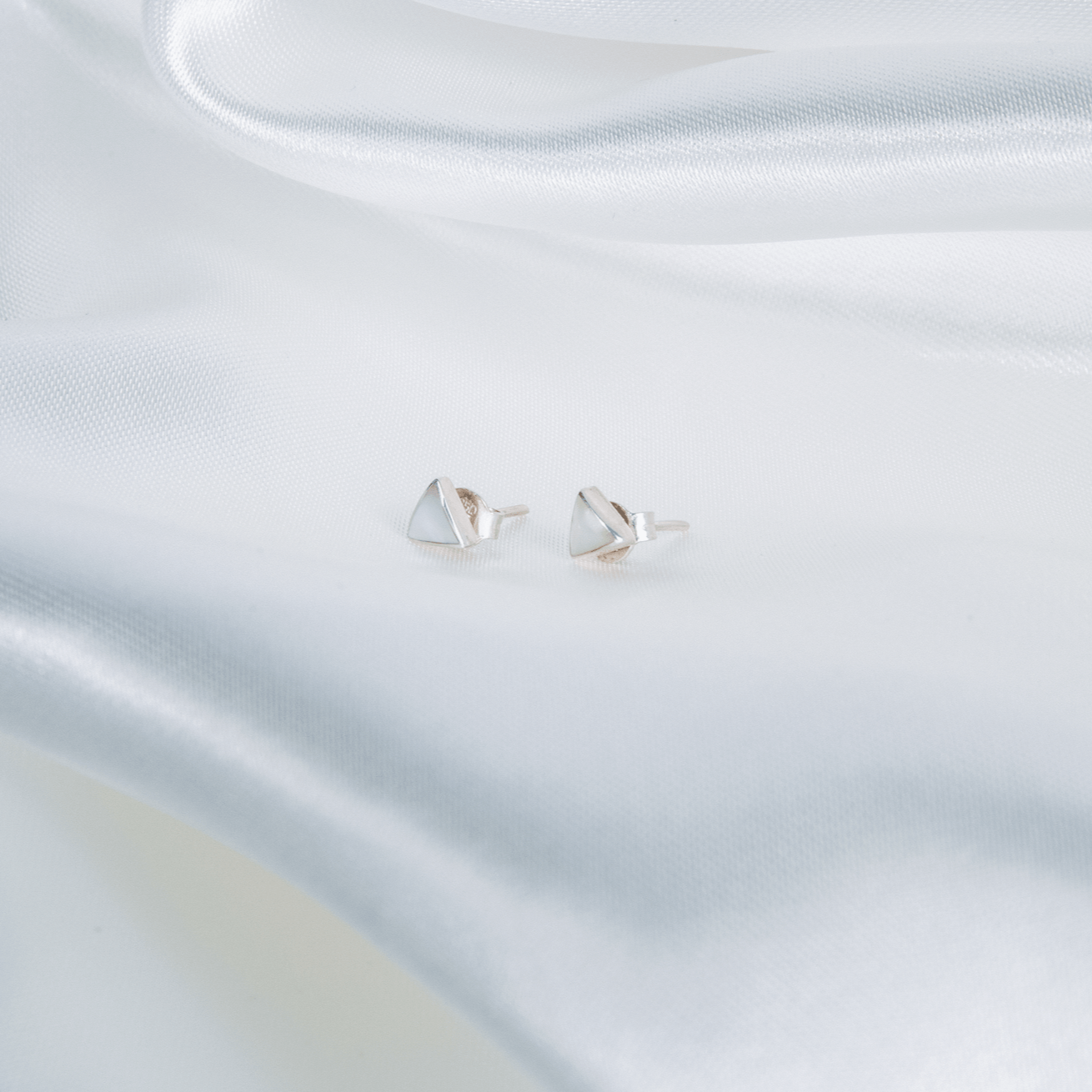 Triangular silver 950 stud earrings
