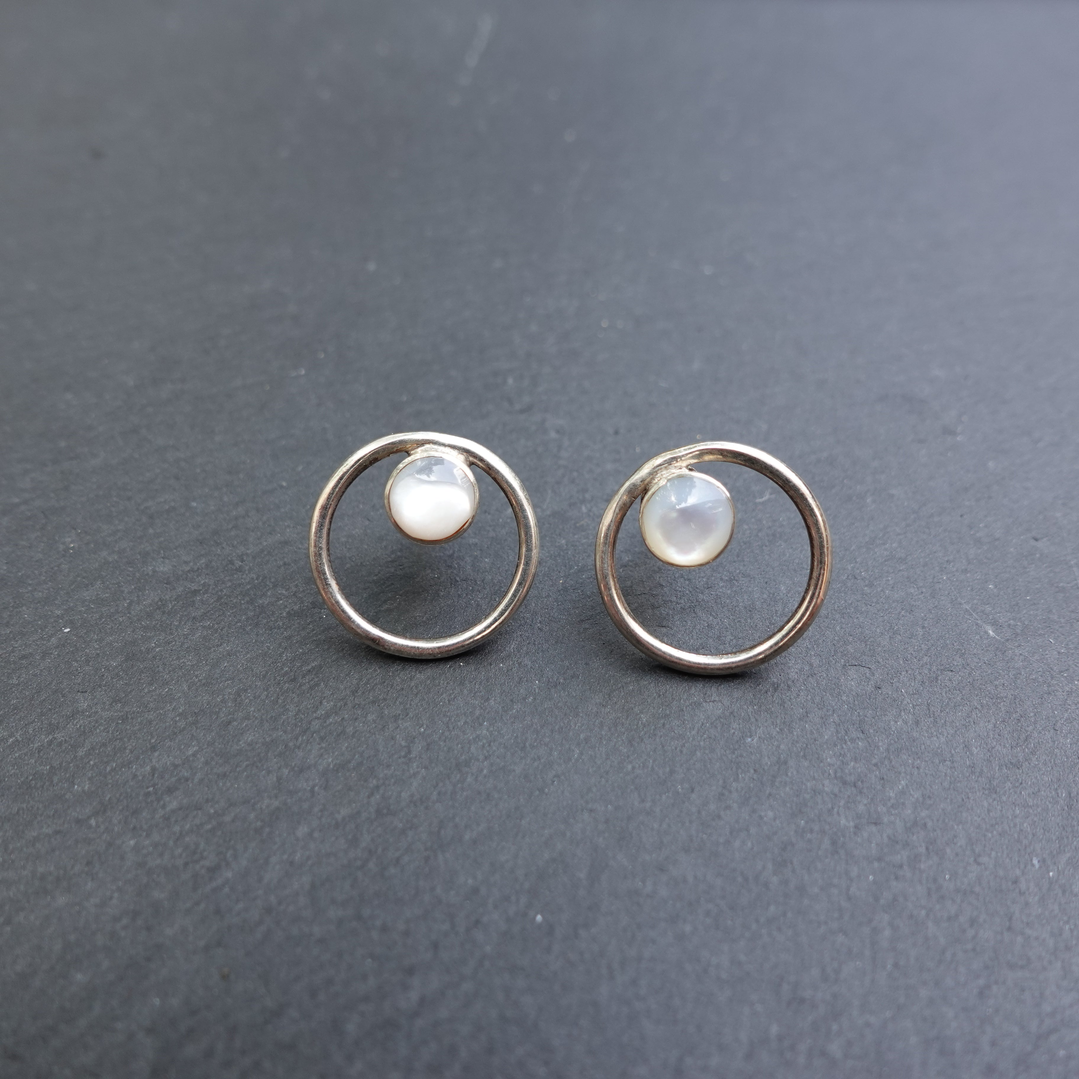 Mother of pearl and silver 959 loop earrings