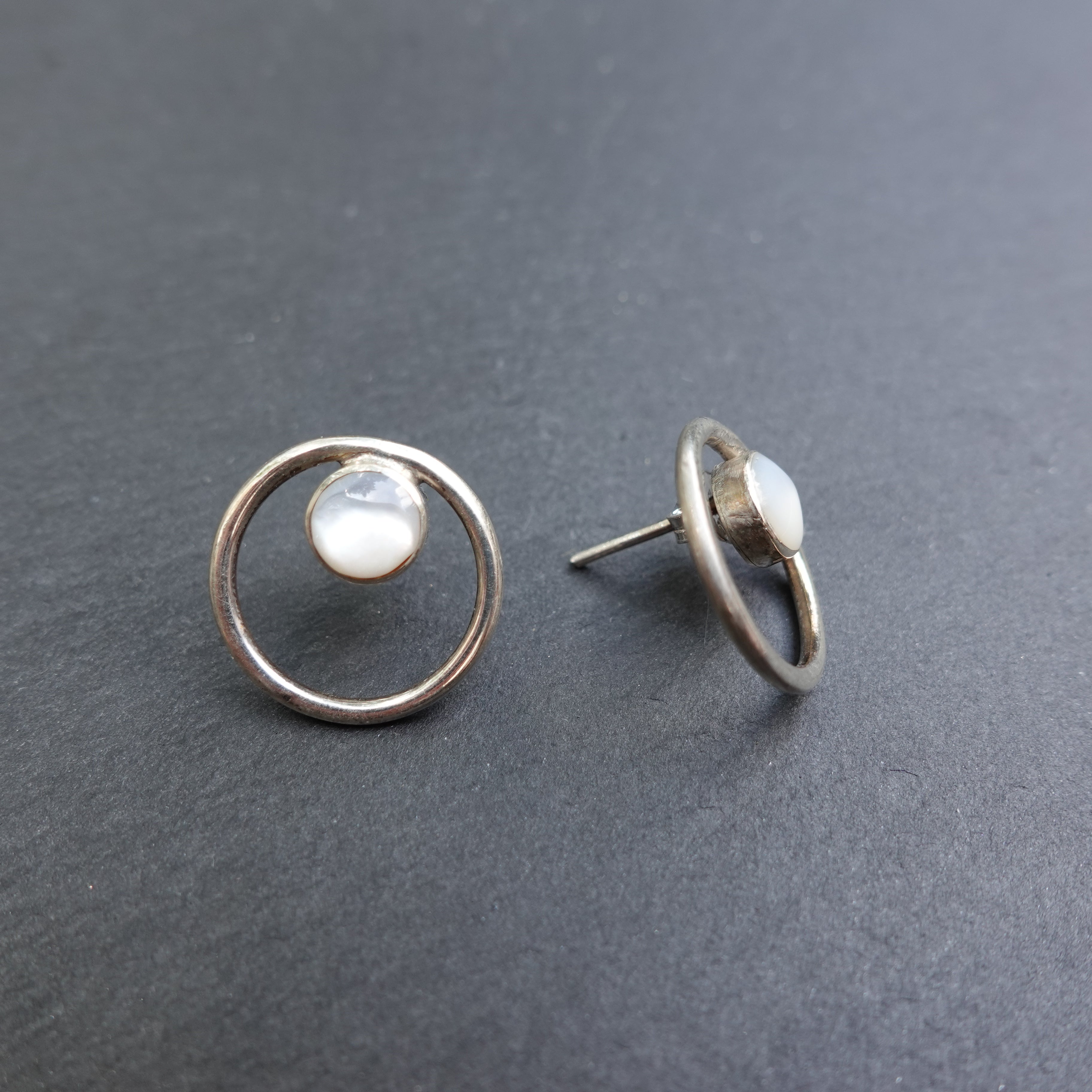 Mother of pearl and silver 959 loop earrings