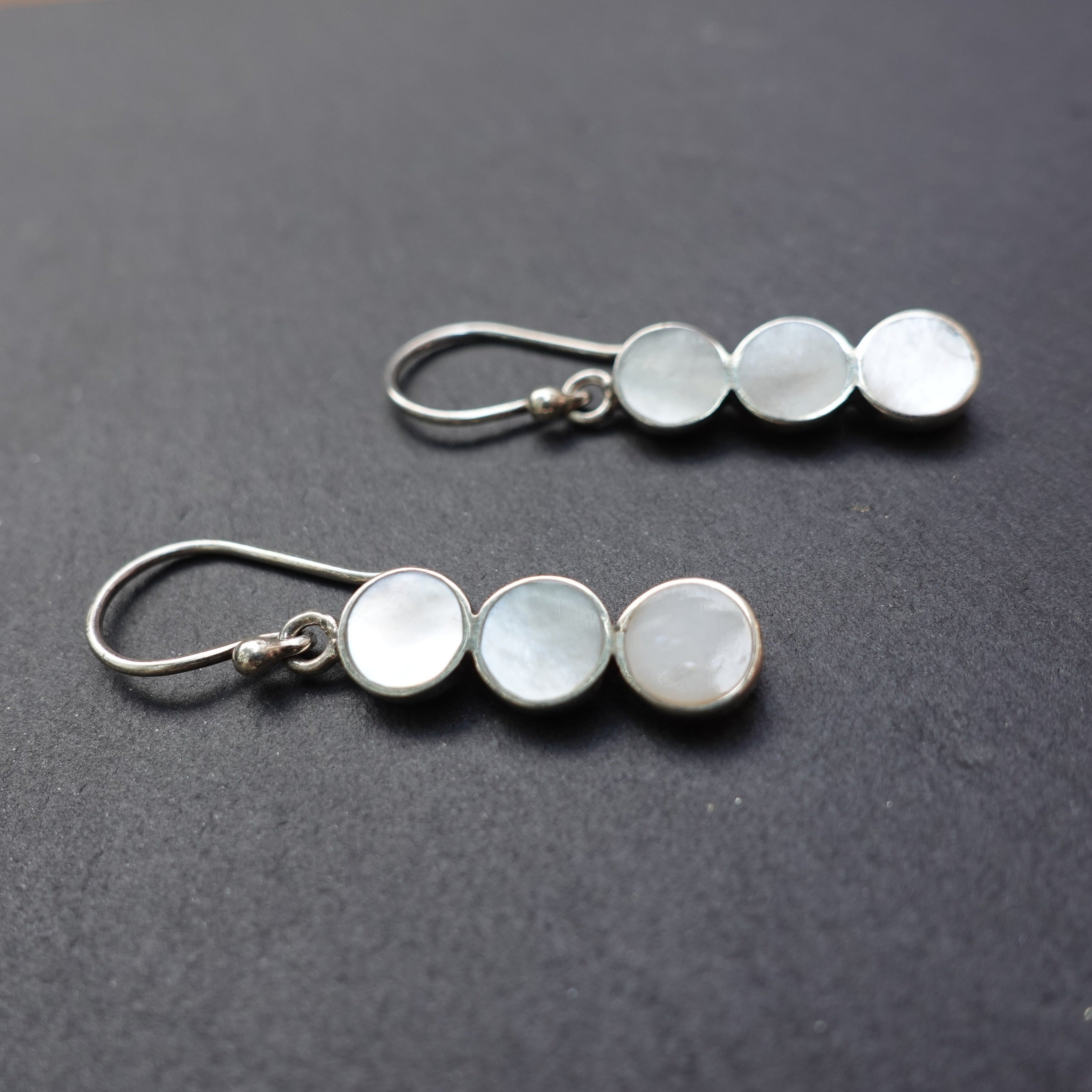 Three circles mother of pearl and silver 950 earrings