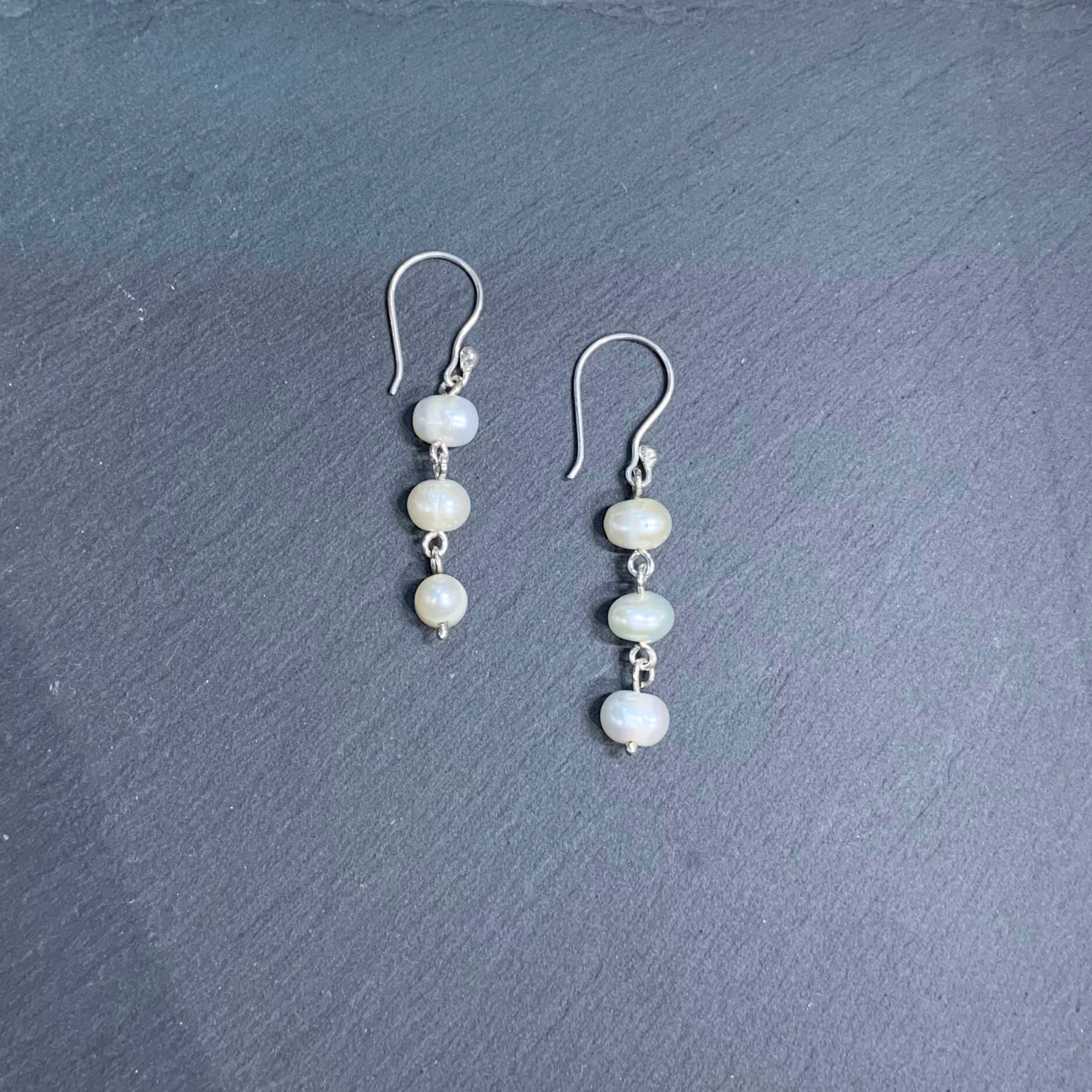 Fresh pearl and silver 950 drop earrings three stones