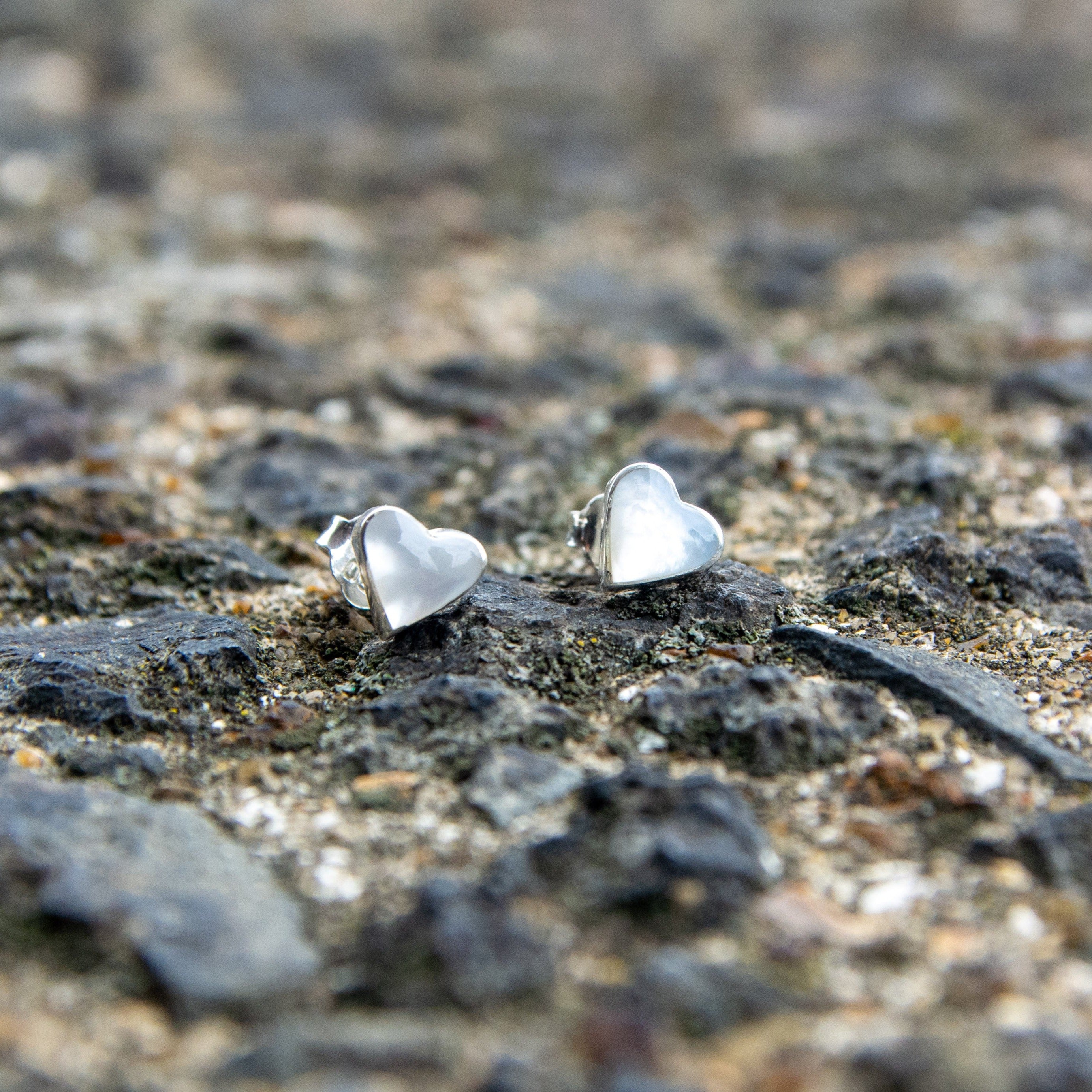 Heart stud earrings mother-of-pearl and Peruvian silver 950