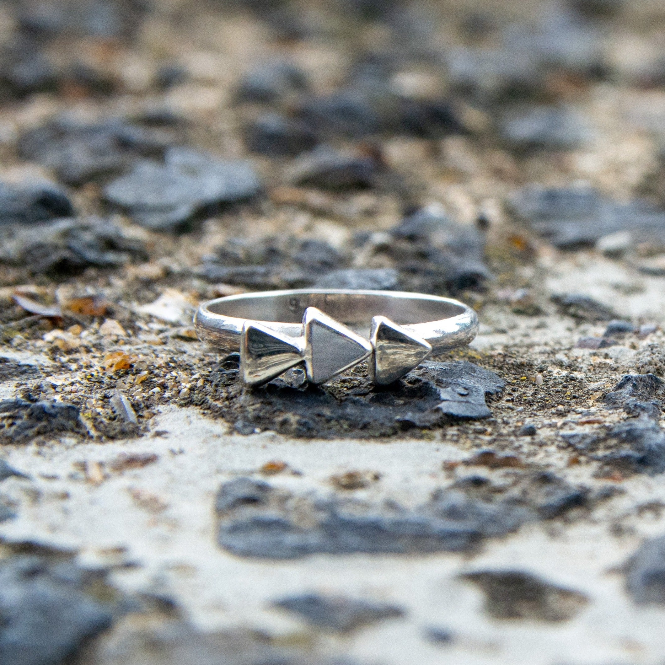 Three triangles mother of pearl and silver 950 adjustable ring